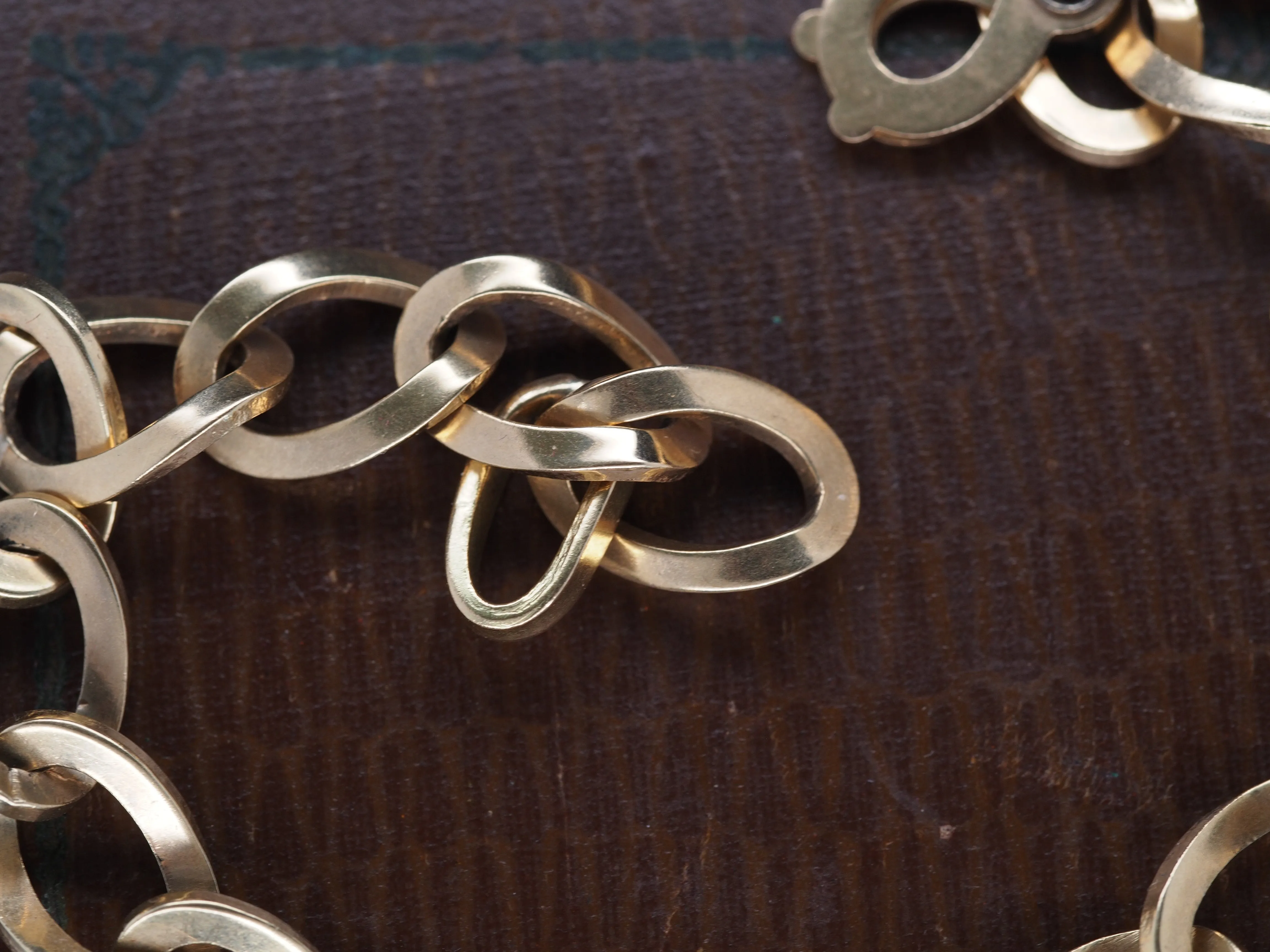 1940s 18K Yellow Gold Bracelet Oval Link with Hallmarks