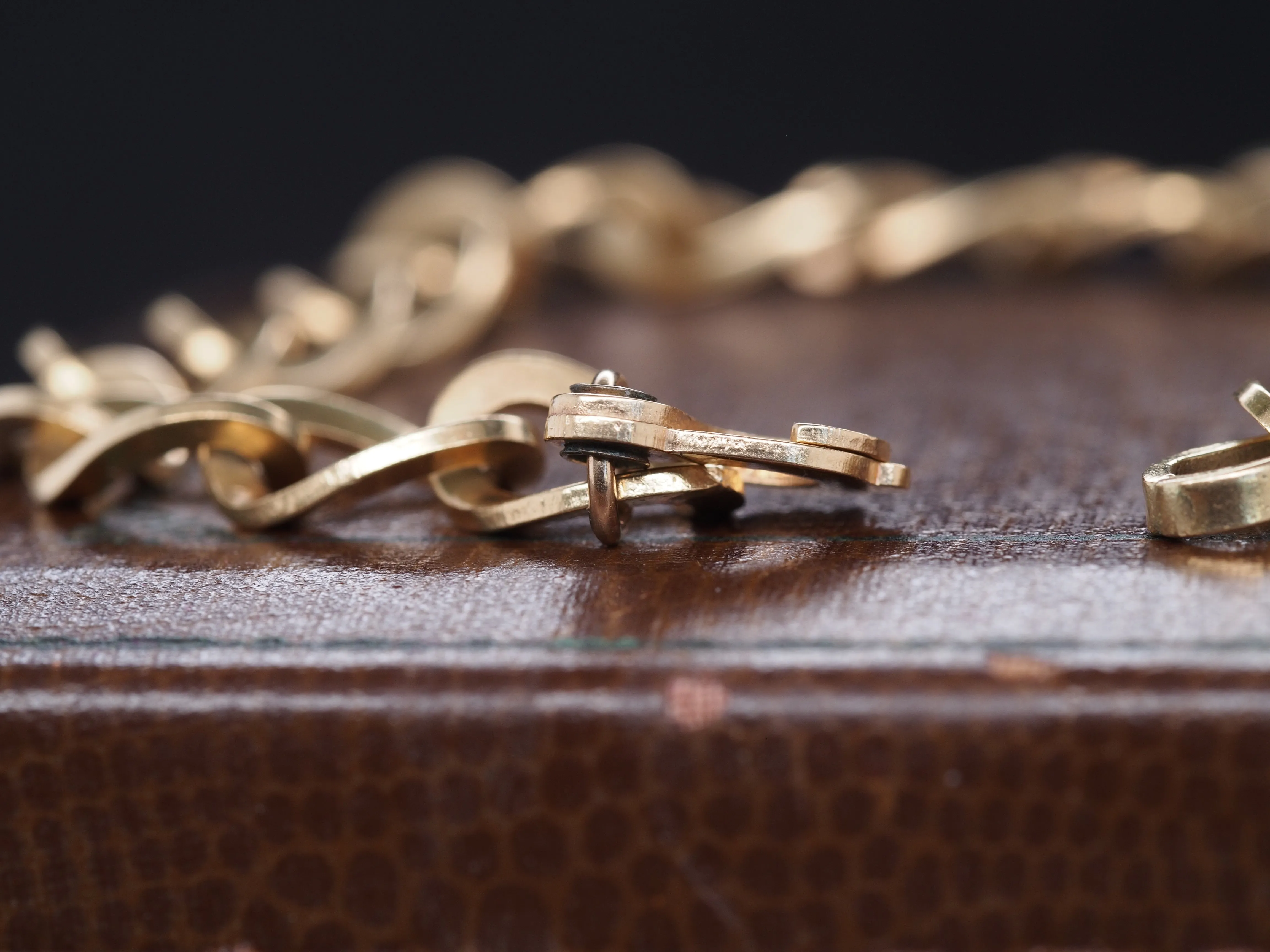 1940s 18K Yellow Gold Bracelet Oval Link with Hallmarks