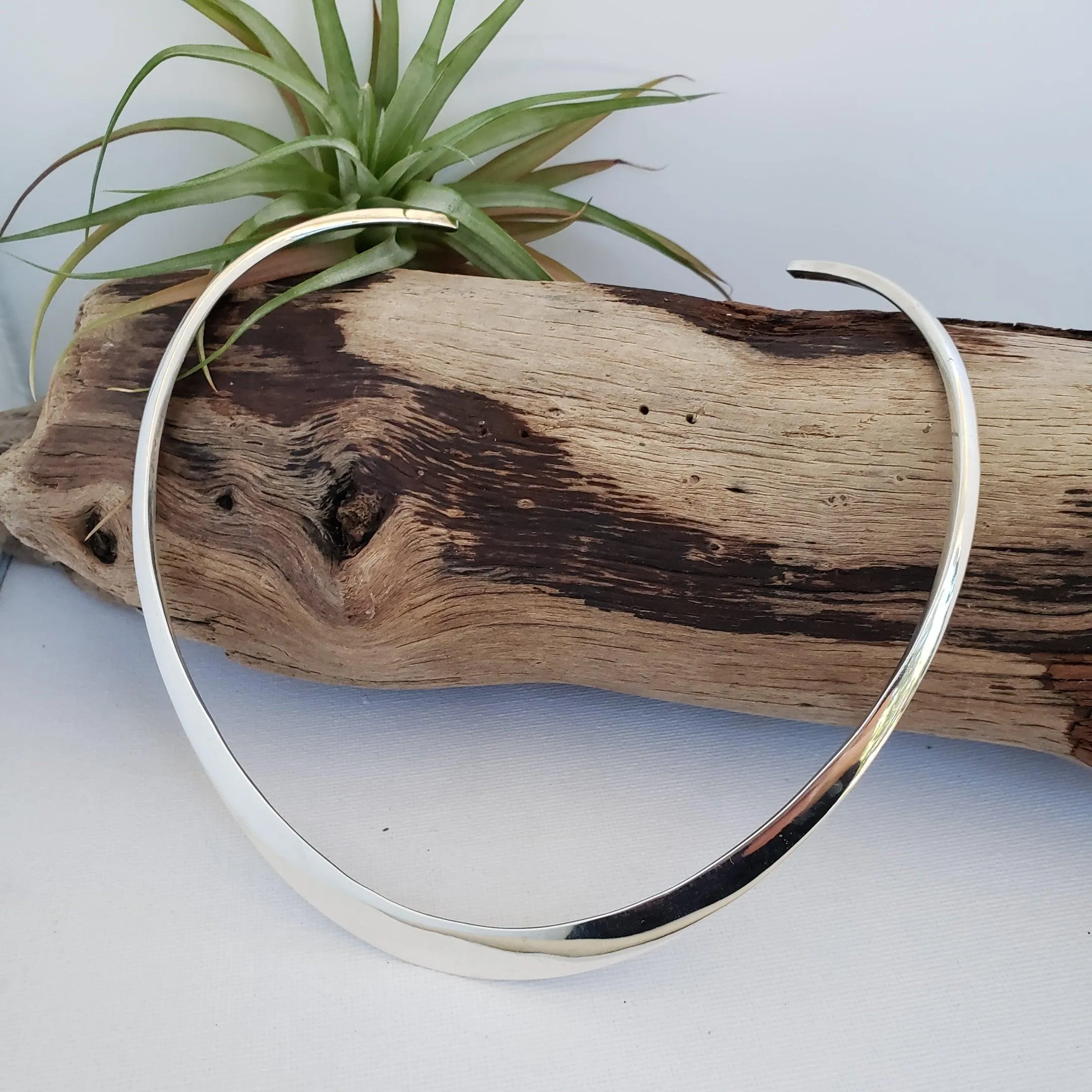 Classic silver choker