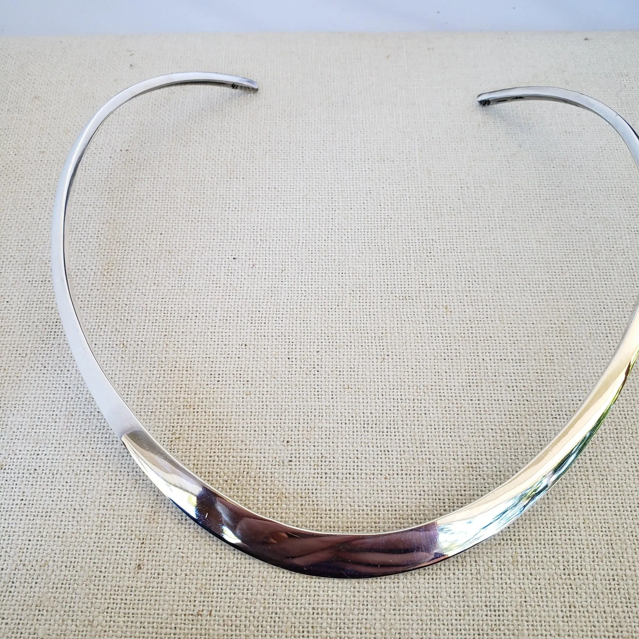 Classic silver choker