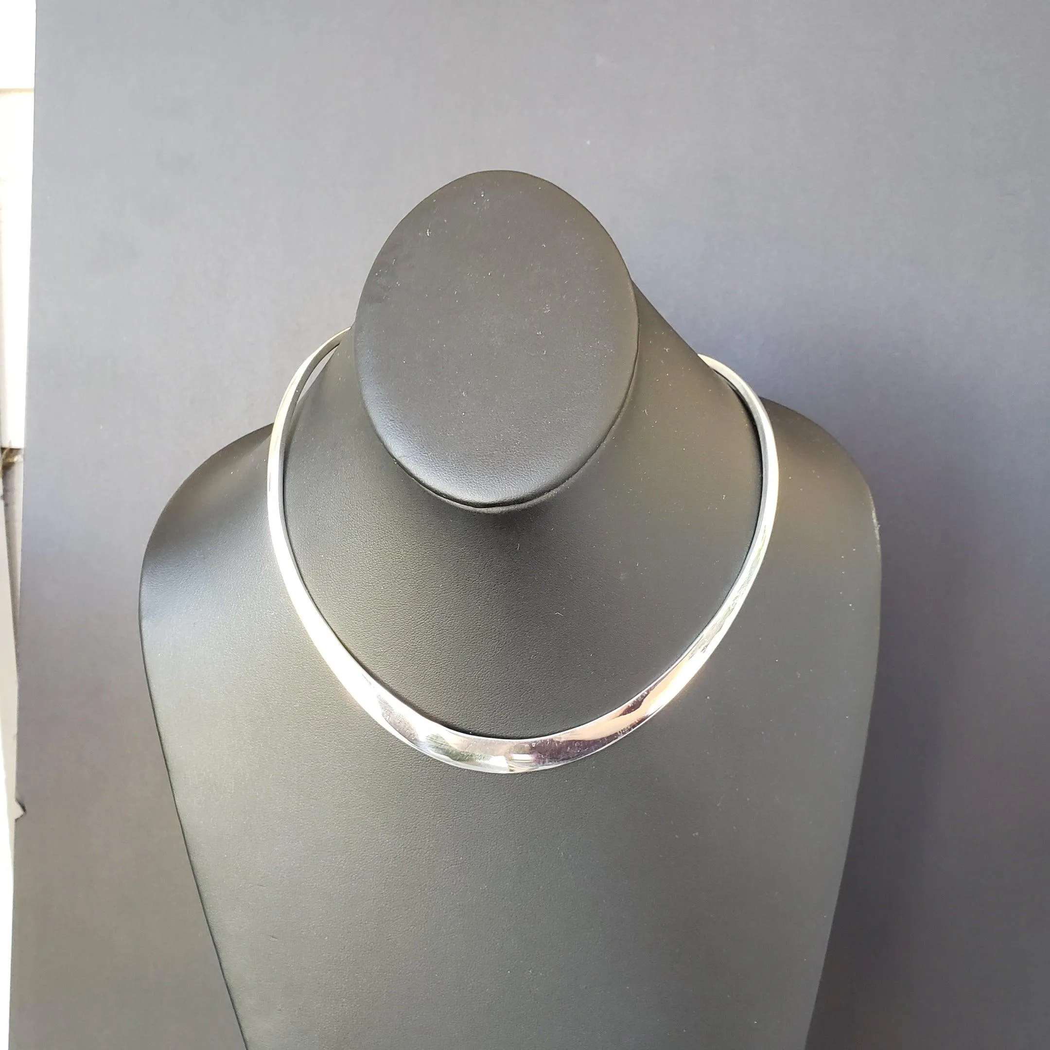 Classic silver choker