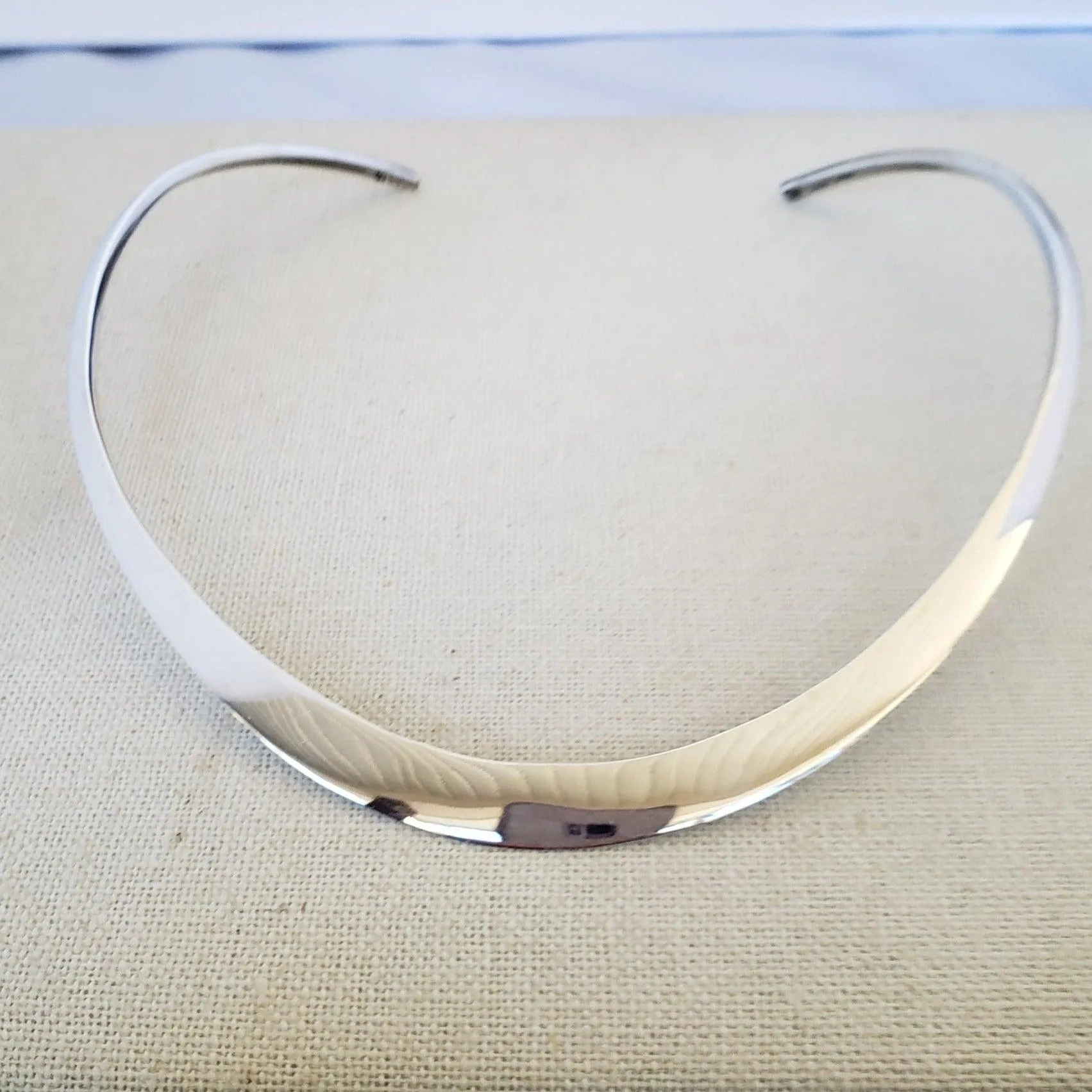 Classic silver choker