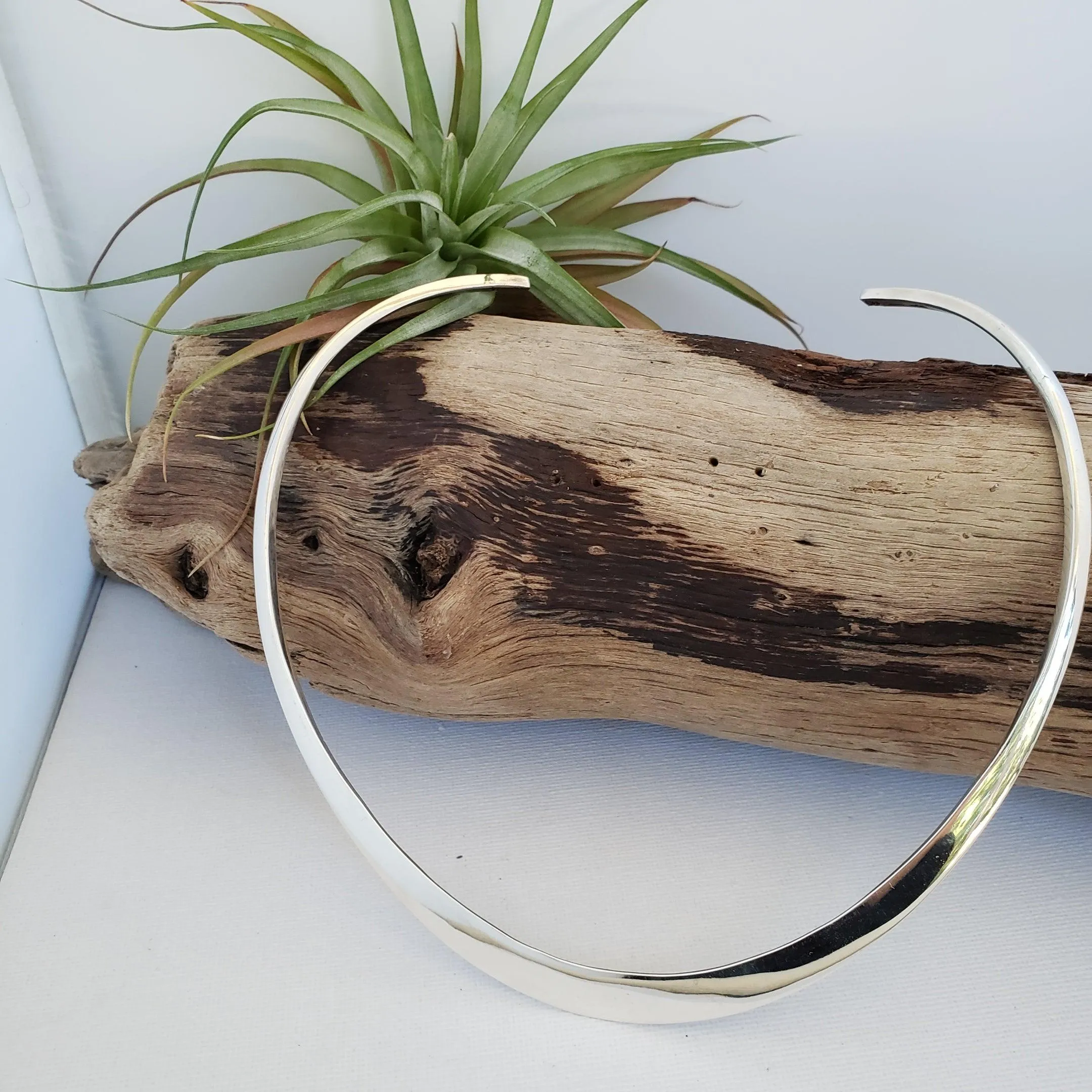 Classic silver choker