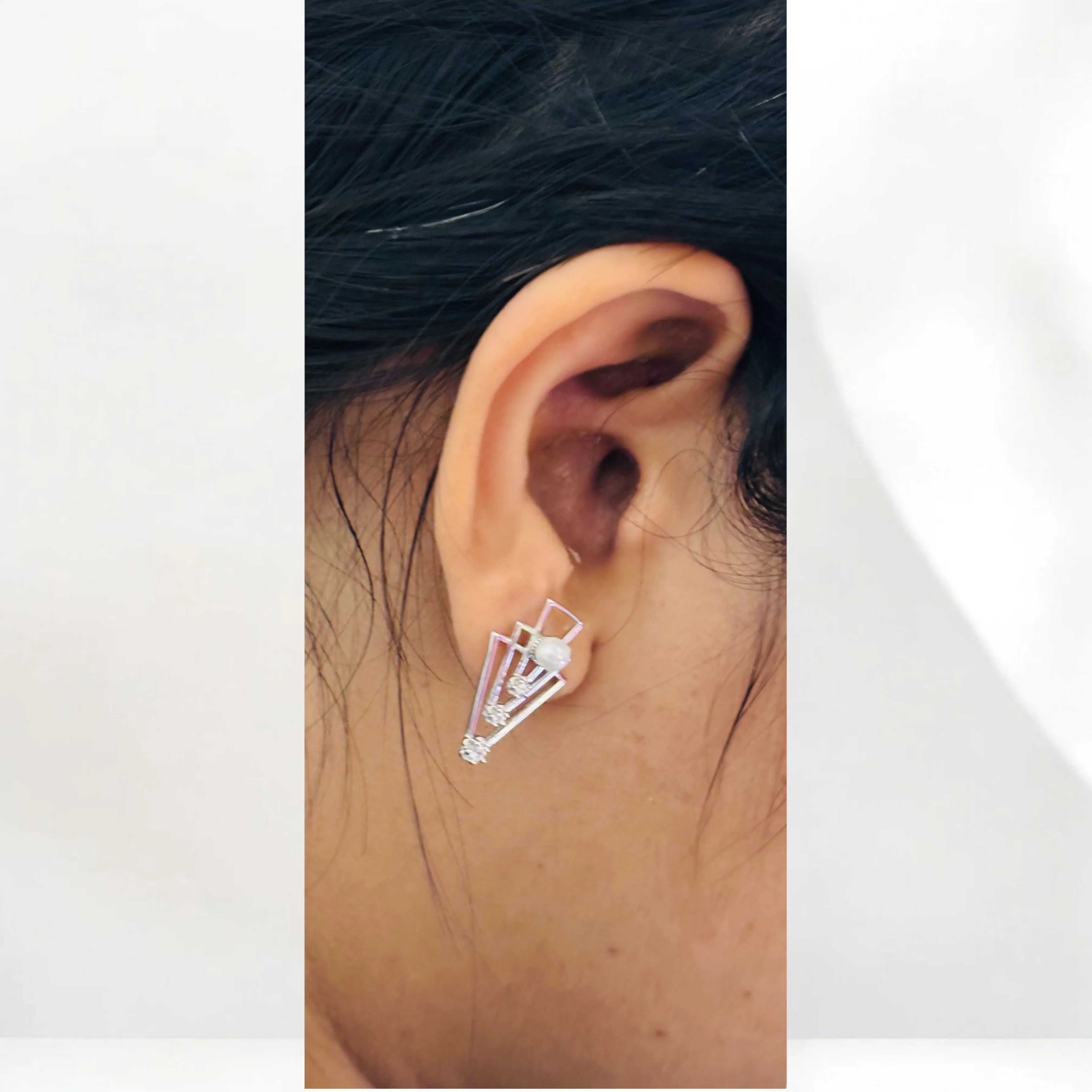 Contemporary pearl 925 silver earring