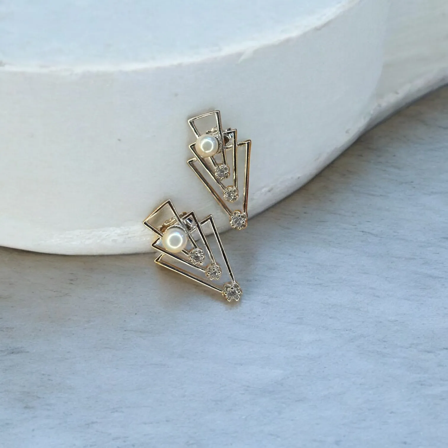 Contemporary pearl 925 silver earring