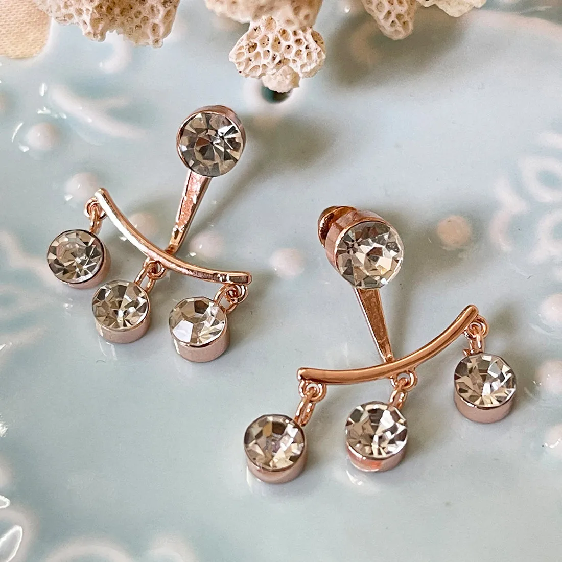 CONTEMPORARY WHITE DIAMANTE CRYSTAL STUDDED ROSE GOLD-TONED SHORT DROP EARRINGS