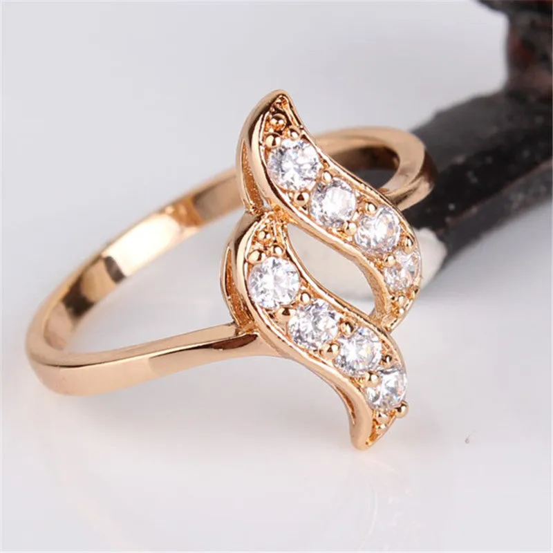 Fashion 18k Gold Plated Twisted FInger Ring for Women Snake Round White Austrian Crystal Zirconia Wedding Jewelry