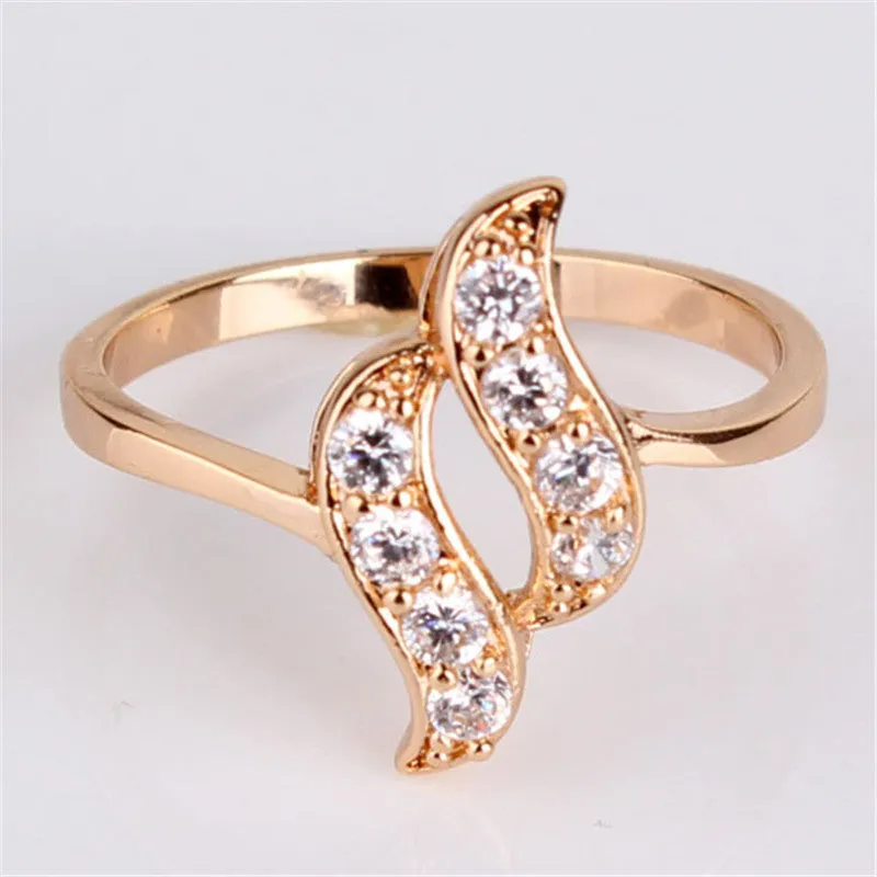 Fashion 18k Gold Plated Twisted FInger Ring for Women Snake Round White Austrian Crystal Zirconia Wedding Jewelry