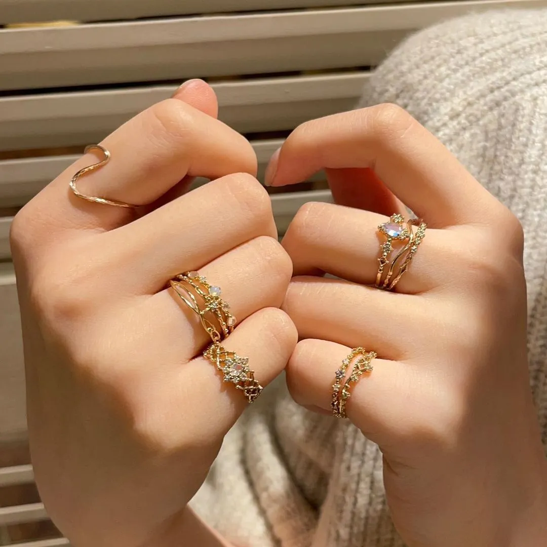 French Retro Moonstone Grid Lace Hollow Ring