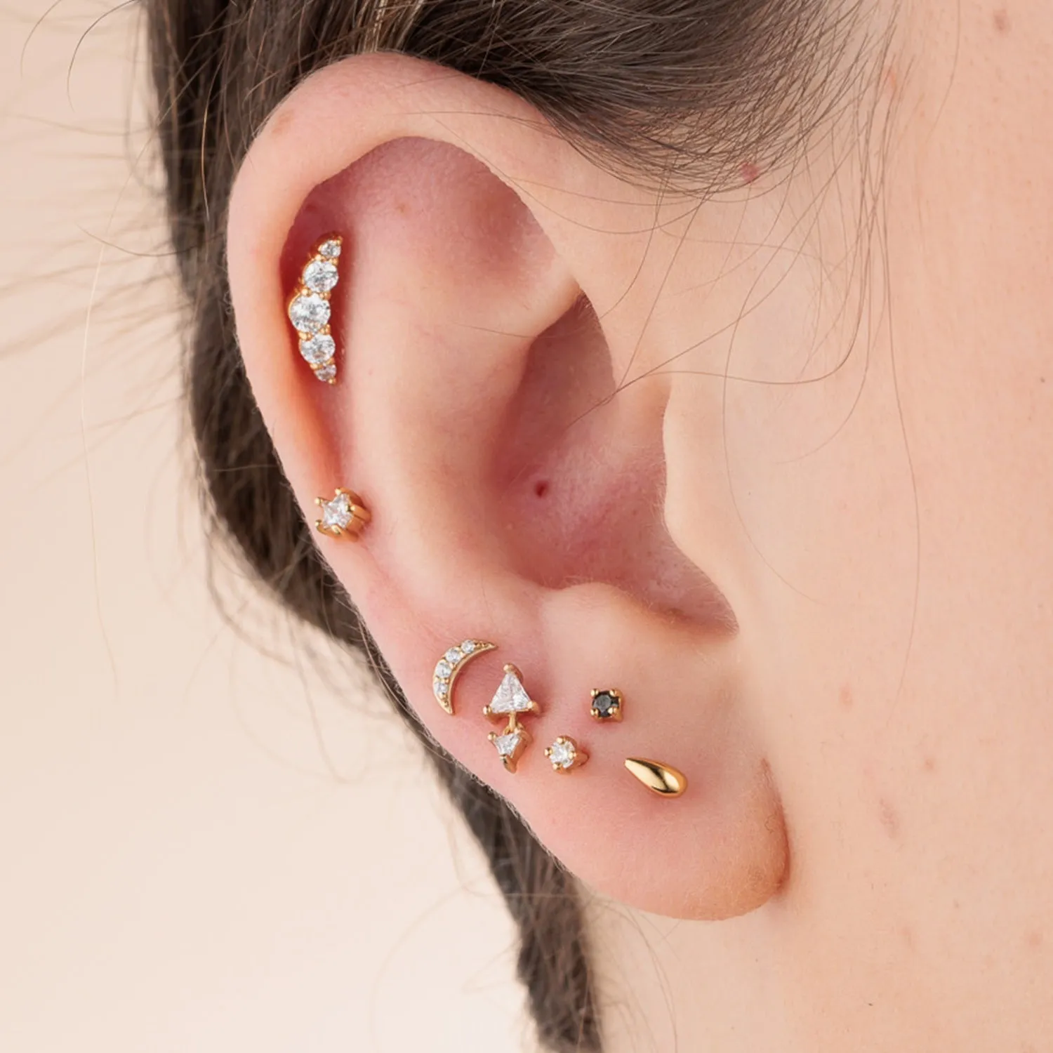 Helix Curve Sparkling Single Flat Back Earring