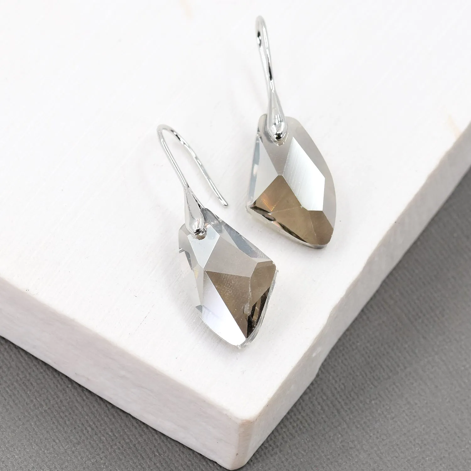 Irregular shape crystal earring with contemporary hook