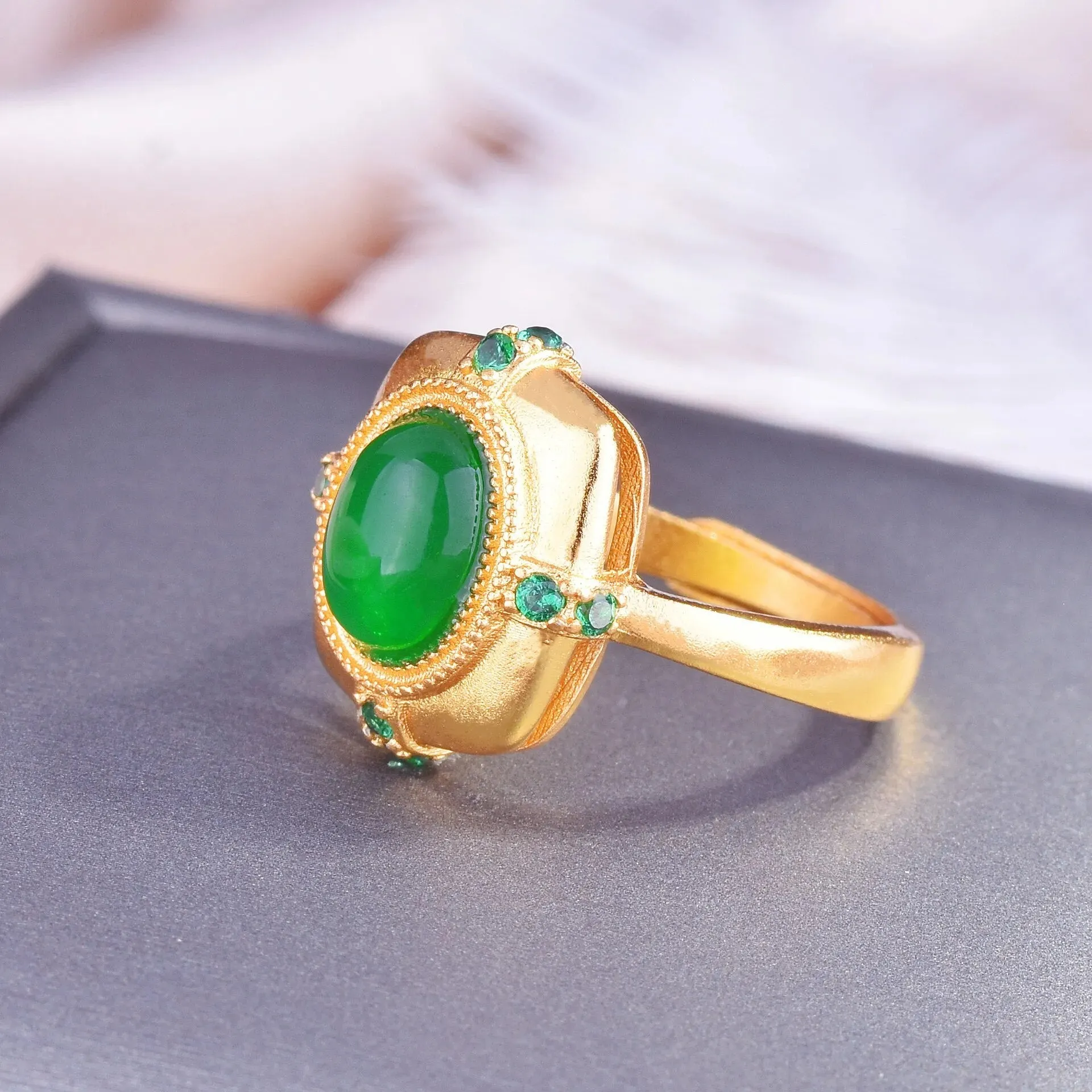 Italian Retro Jewelry Gold-plated Rings Inlaid with Imitation Green Chalcedony Ring For Women