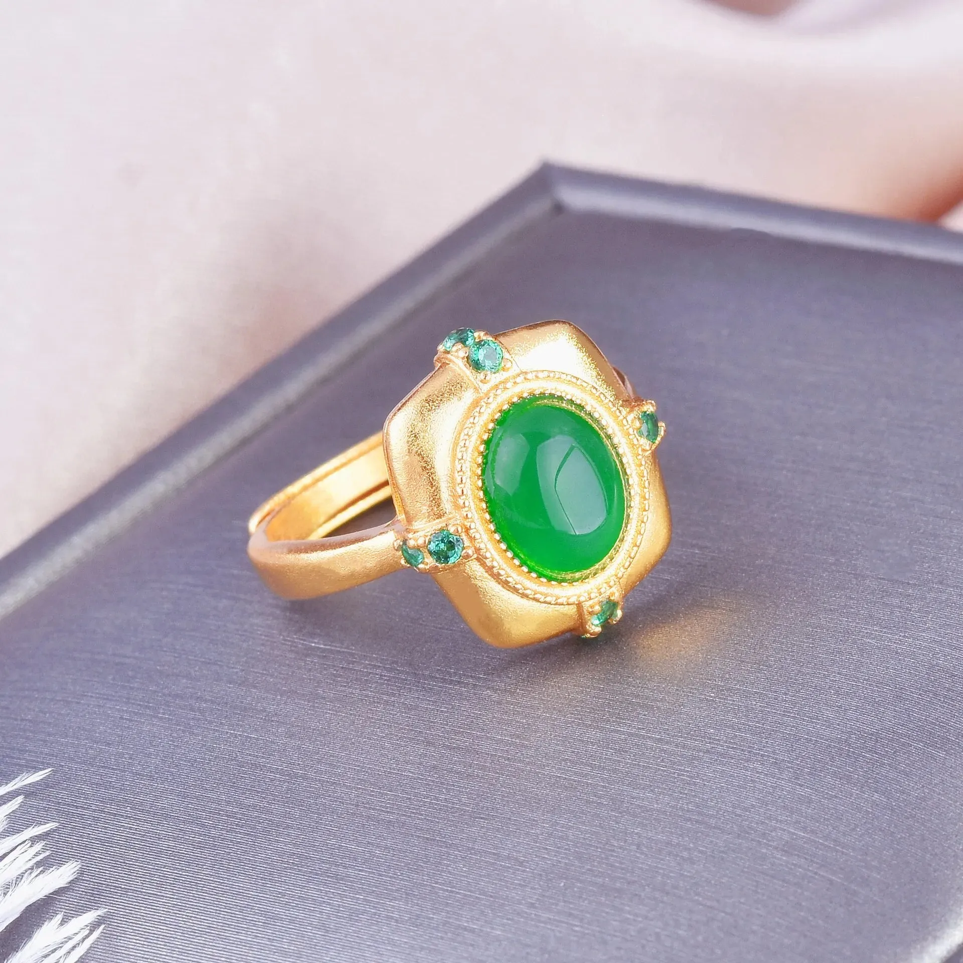 Italian Retro Jewelry Gold-plated Rings Inlaid with Imitation Green Chalcedony Ring For Women