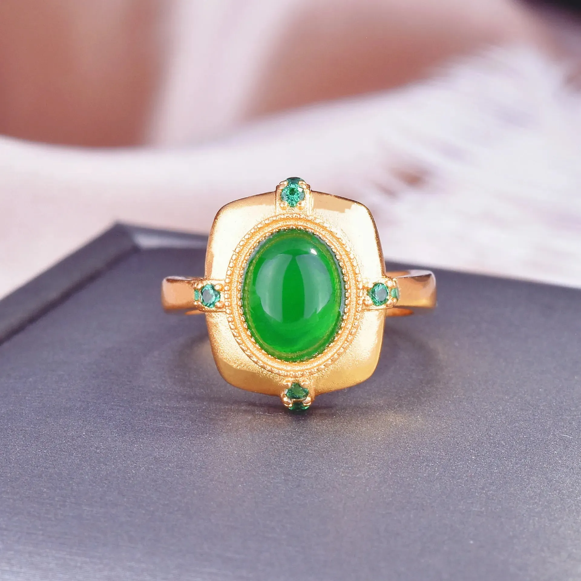 Italian Retro Jewelry Gold-plated Rings Inlaid with Imitation Green Chalcedony Ring For Women