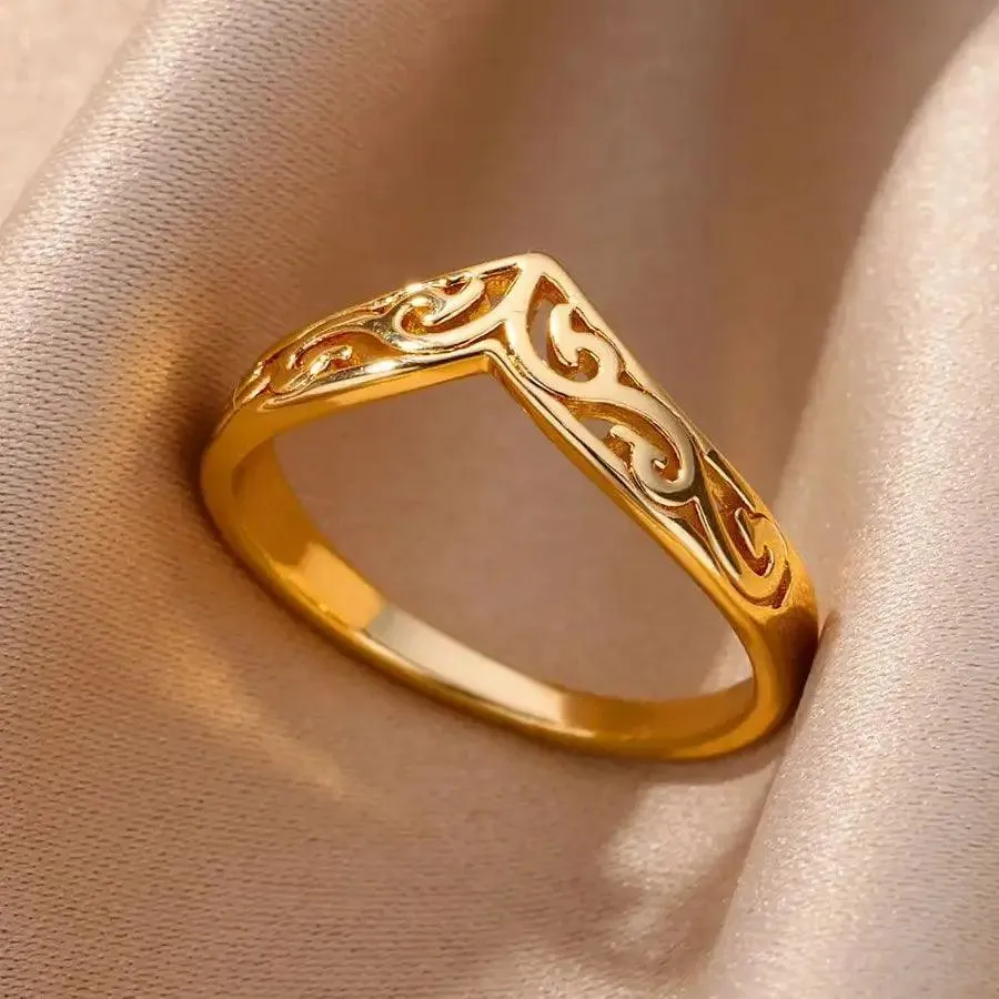 New In Twisted Snake Rings For Women and Girls - 14K Gold Colour Stainless Steel Aesthetic Luxury Vintage Rings