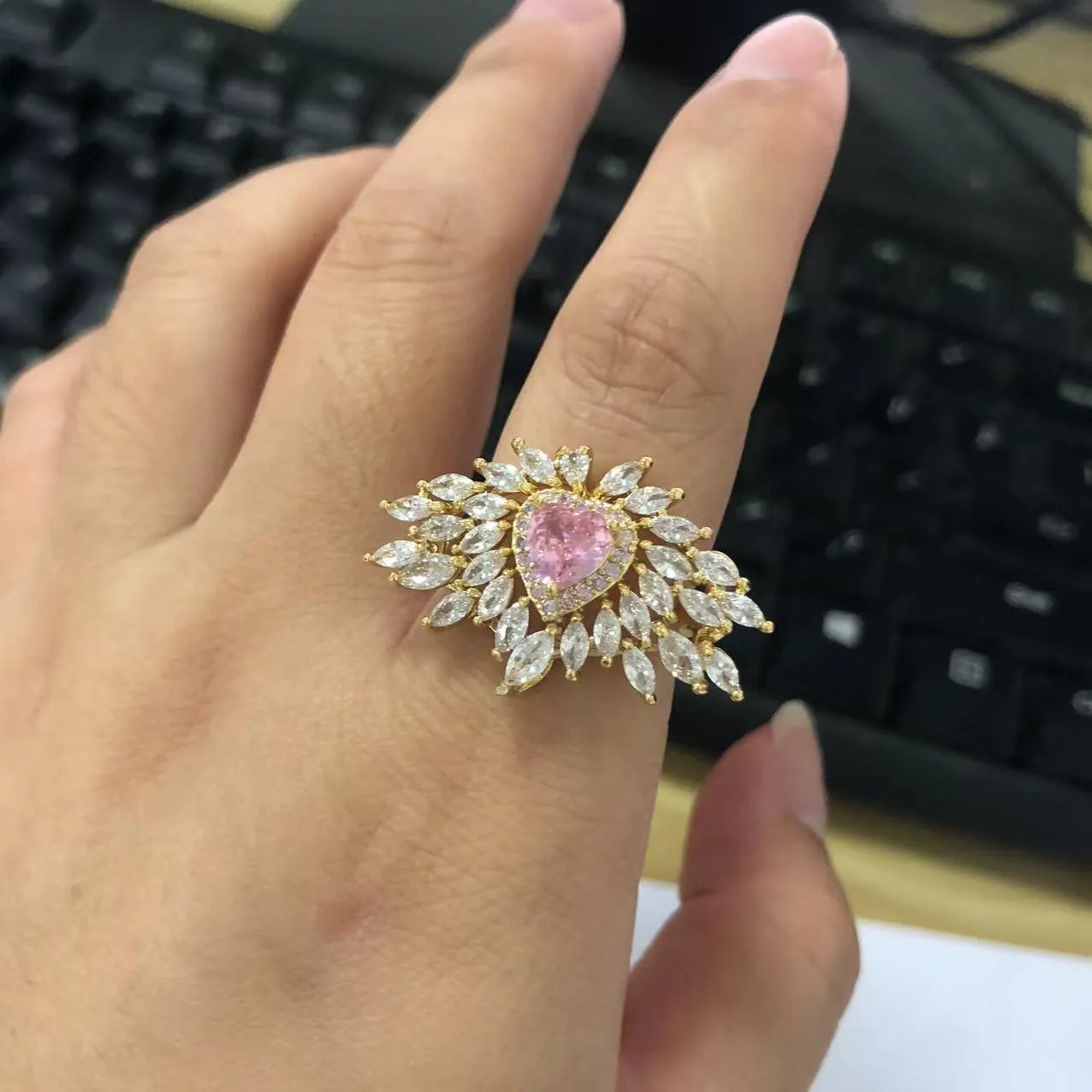 NEW VINTAGE RINGS Love Ring Inlaid with Heart-shaped Pink Diamond Zircon