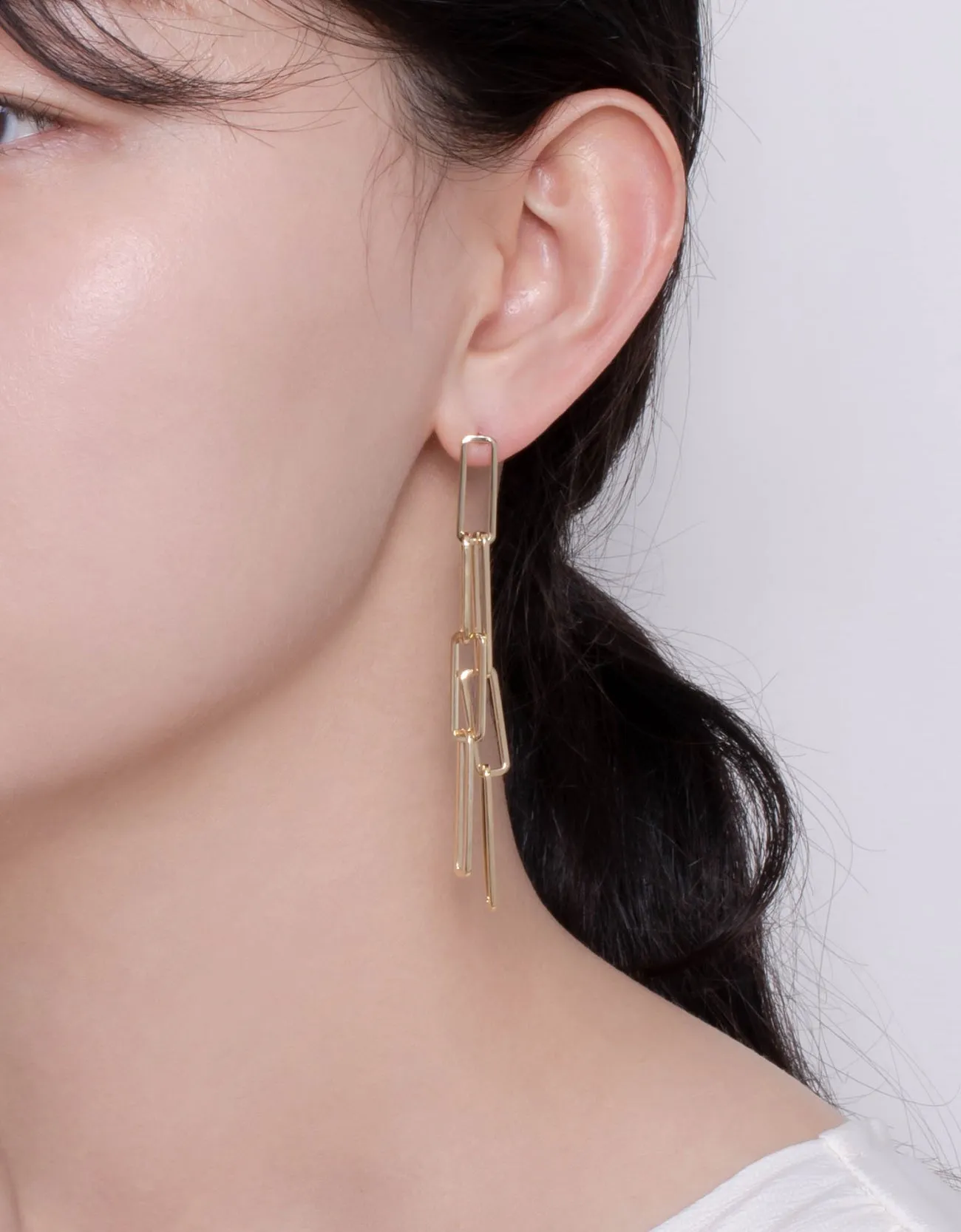 Sculptural Links Chain Drop Earrings - Contemporary Elegance