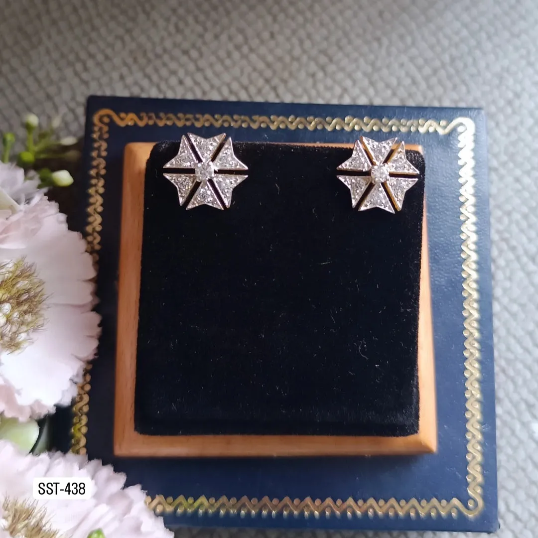 SST 438 | SPARKLING STAR STUD EARRINGS