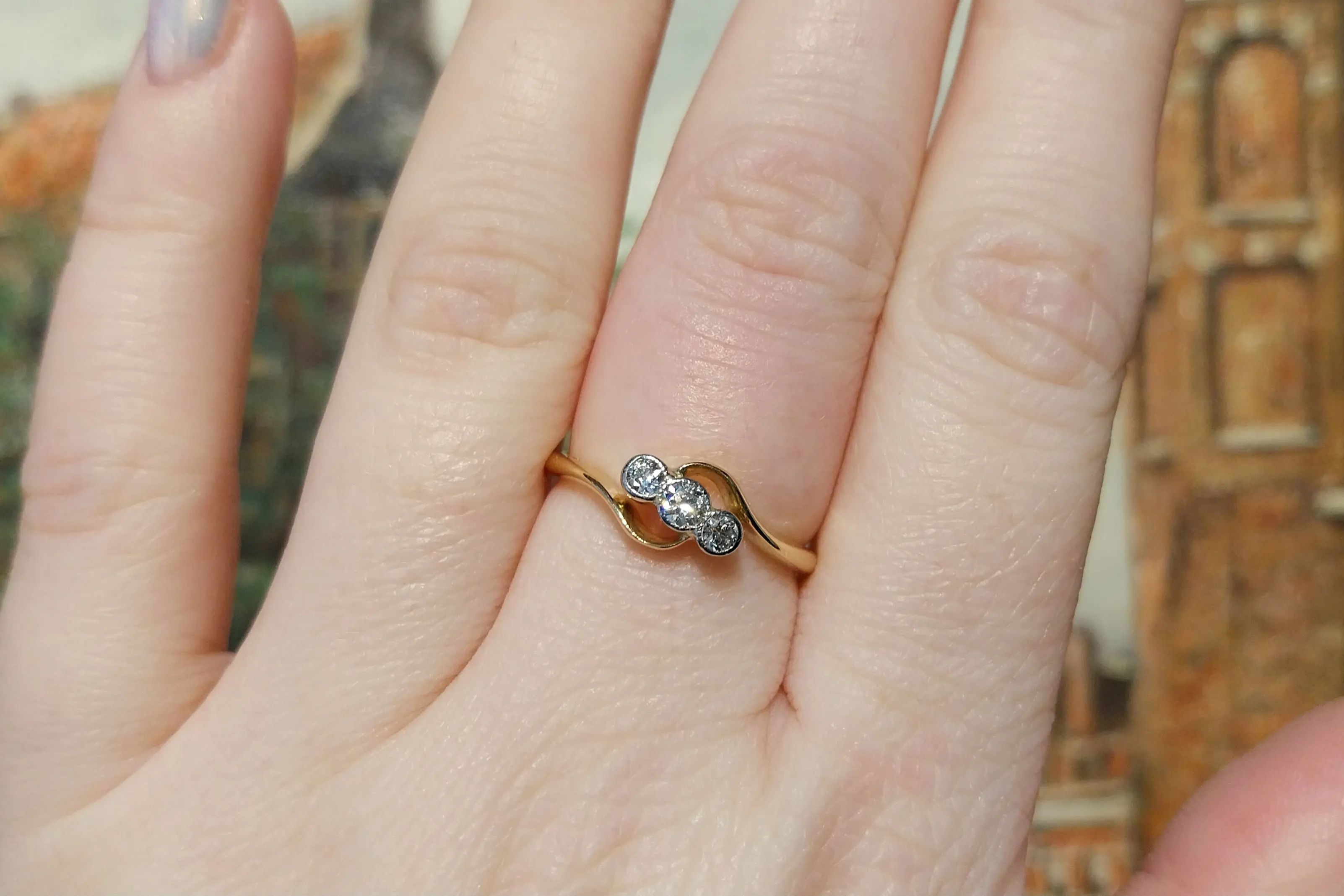 Vintage 18 carat gold swirl ring with diamonds