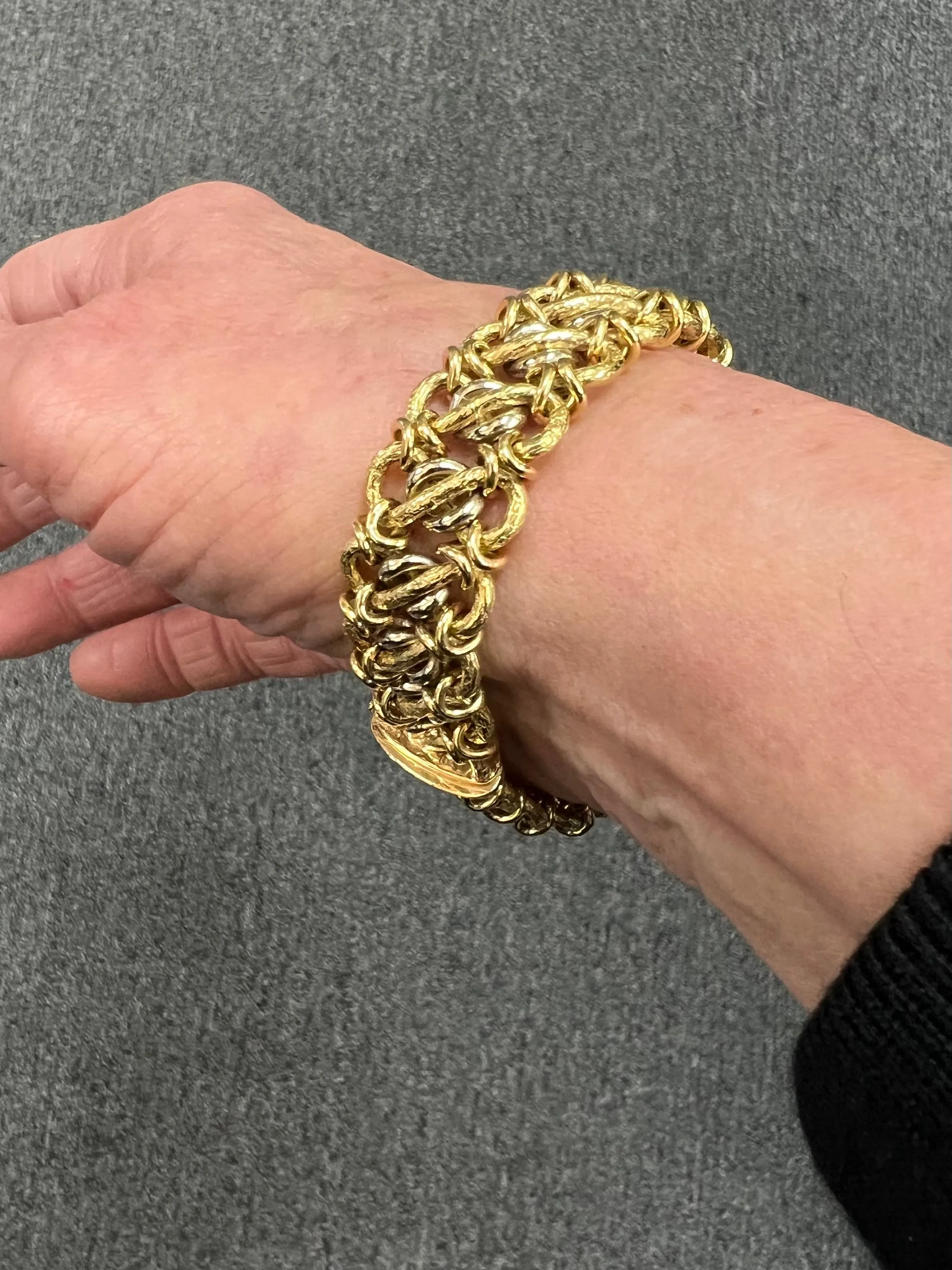 Vintage 1970s Interlocking 18k Yellow Gold Link Bracelet 8" Long